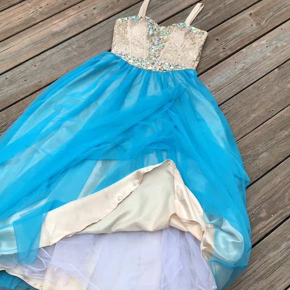 Dress like Cinderella in this glamorous gown. 3/4 - Picture 12 of 12